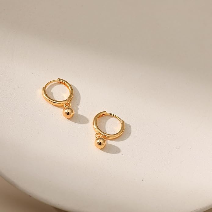 18K Stud Earrings – 1.1g Elegant Minimalist Design