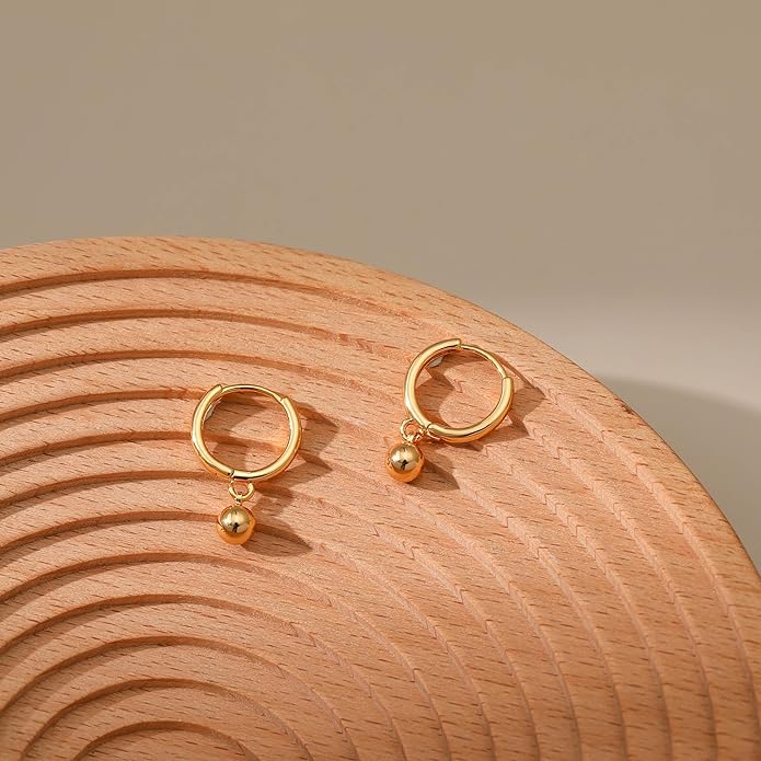 18K Stud Earrings – 1.1g Elegant Minimalist Design
